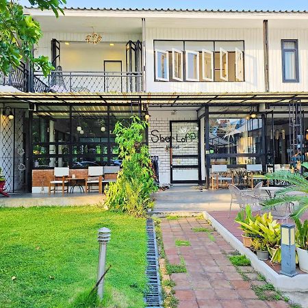 Sherloft Home & Hostel Chiang Mai Exteriör bild