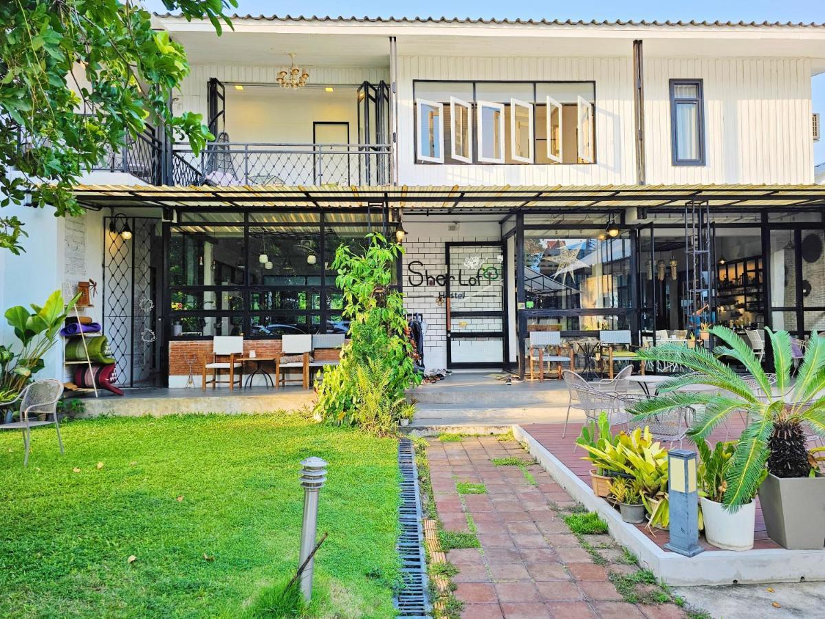 Sherloft Home & Hostel Chiang Mai Exteriör bild
