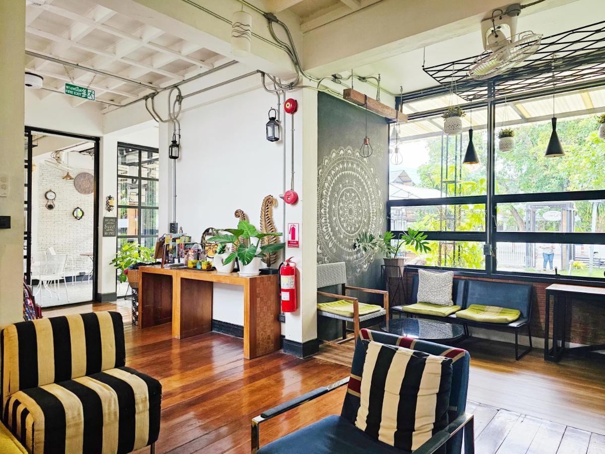 Sherloft Home & Hostel Chiang Mai Exteriör bild