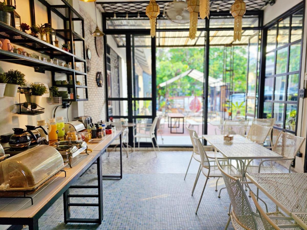 Sherloft Home & Hostel Chiang Mai Exteriör bild