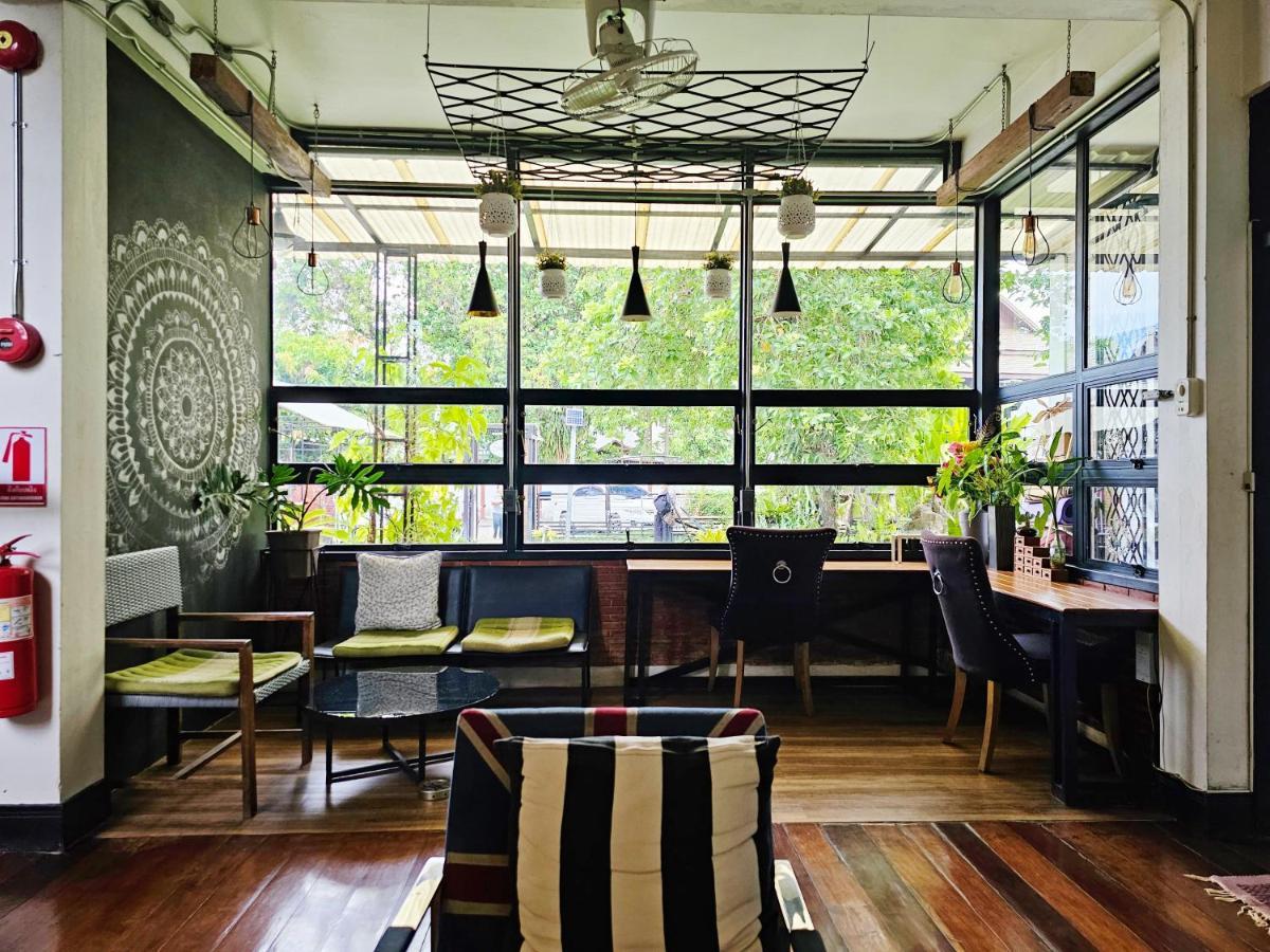 Sherloft Home & Hostel Chiang Mai Exteriör bild