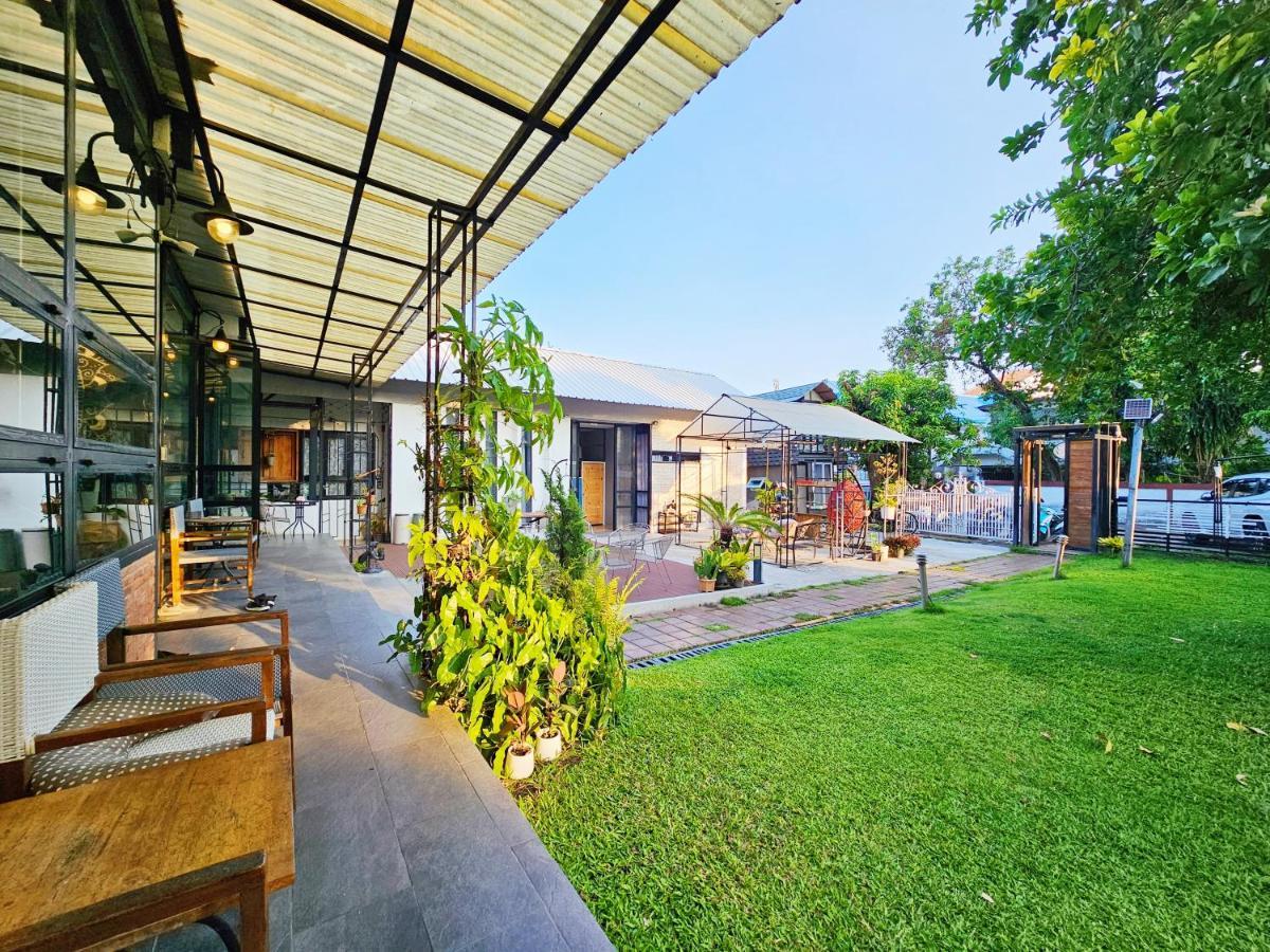 Sherloft Home & Hostel Chiang Mai Exteriör bild