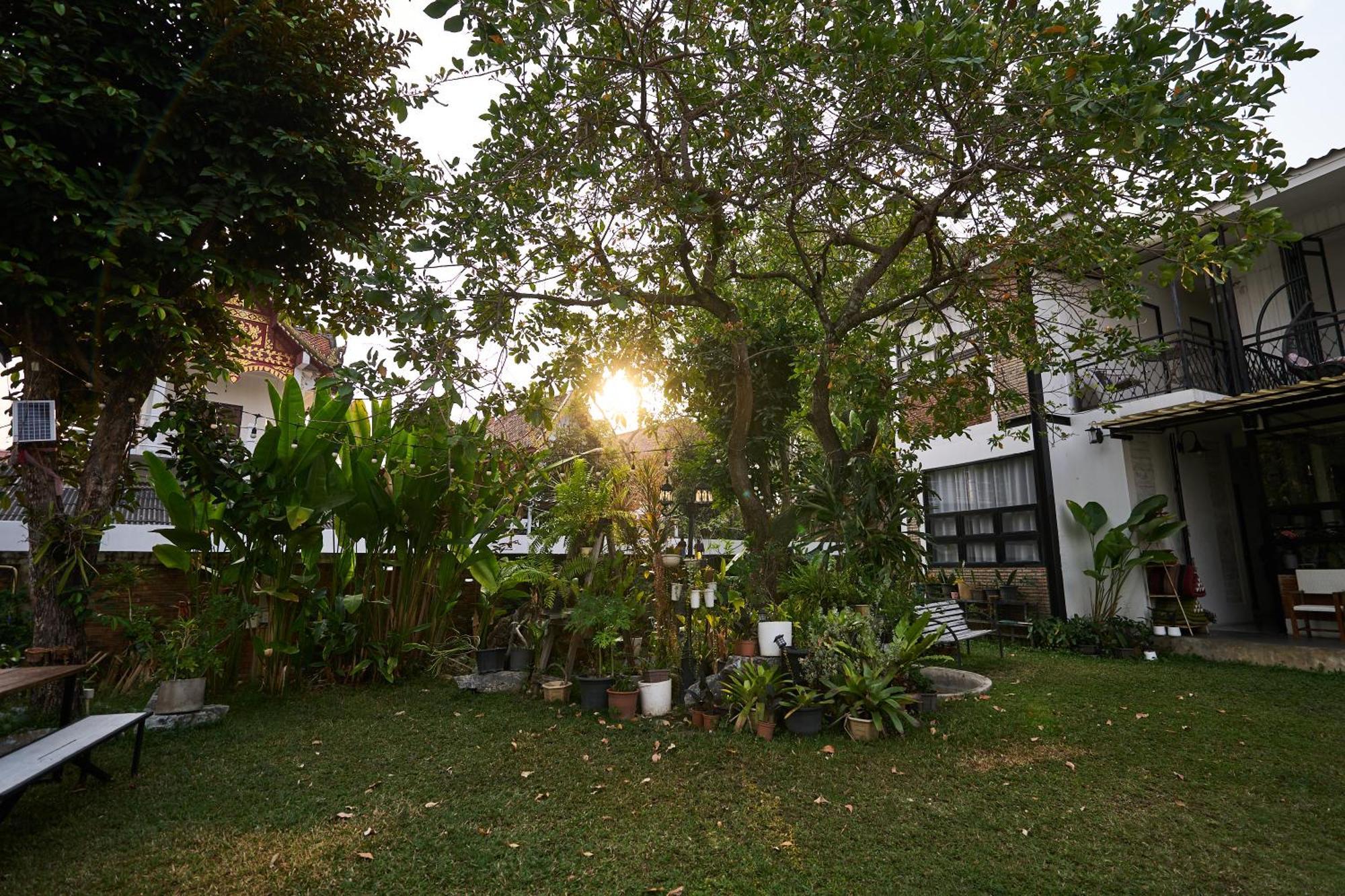 Sherloft Home & Hostel Chiang Mai Exteriör bild