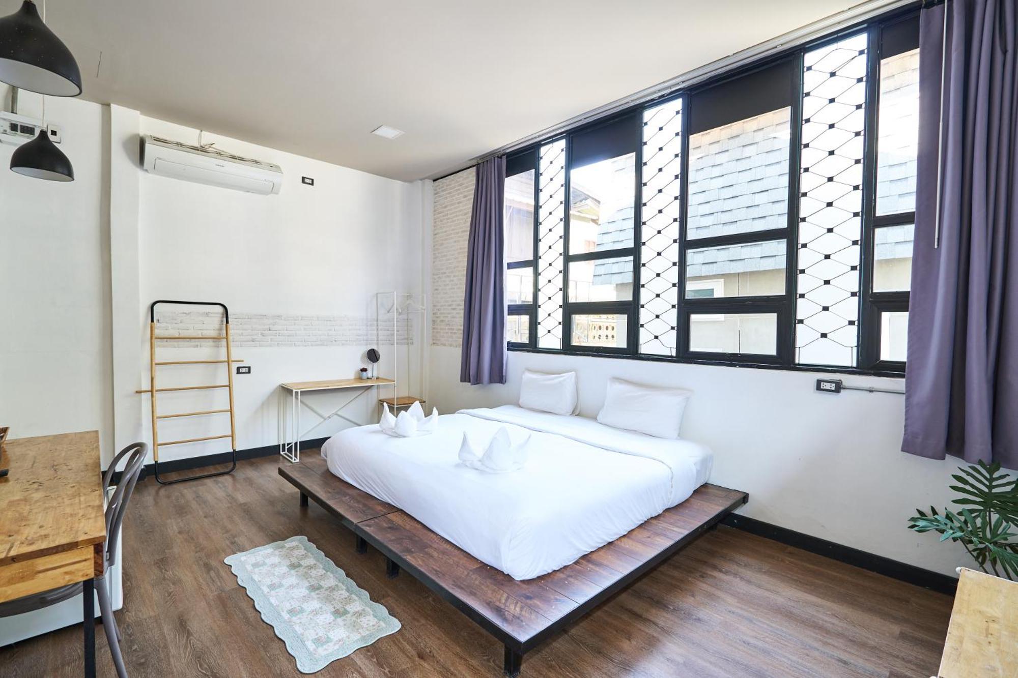 Sherloft Home & Hostel Chiang Mai Rum bild