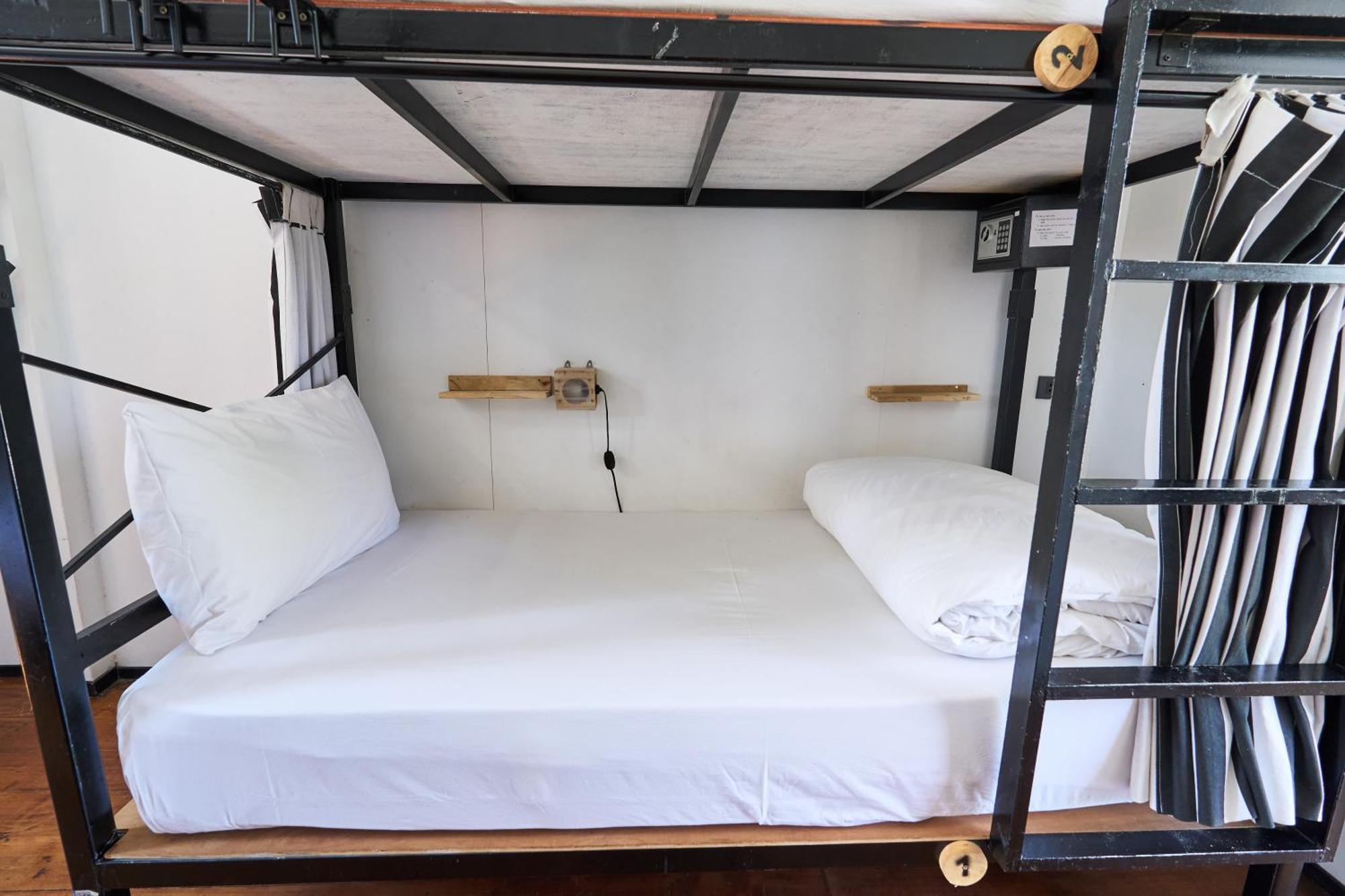Sherloft Home & Hostel Chiang Mai Exteriör bild