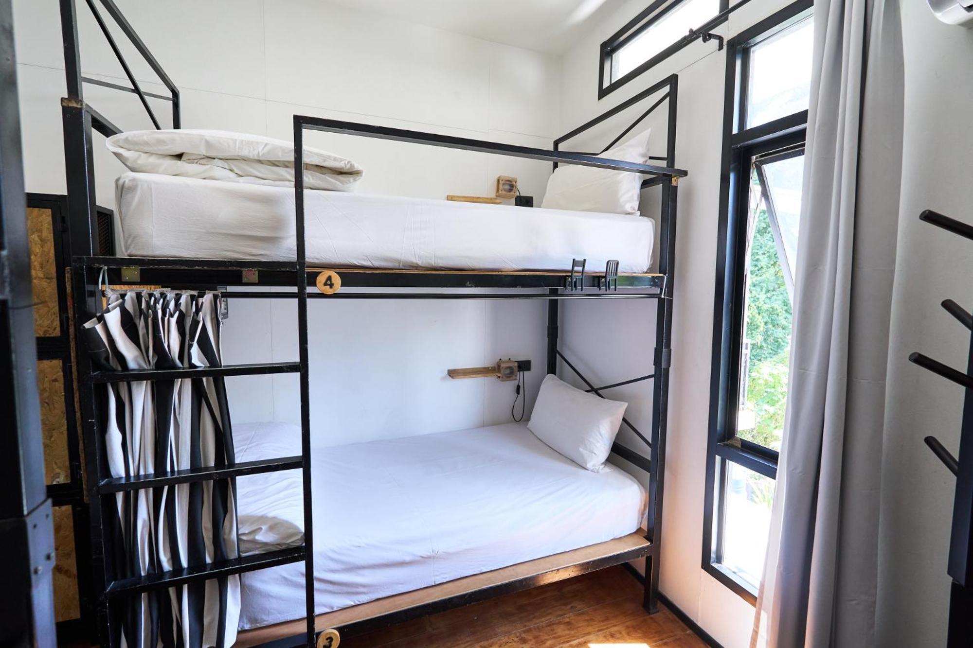 Sherloft Home & Hostel Chiang Mai Exteriör bild