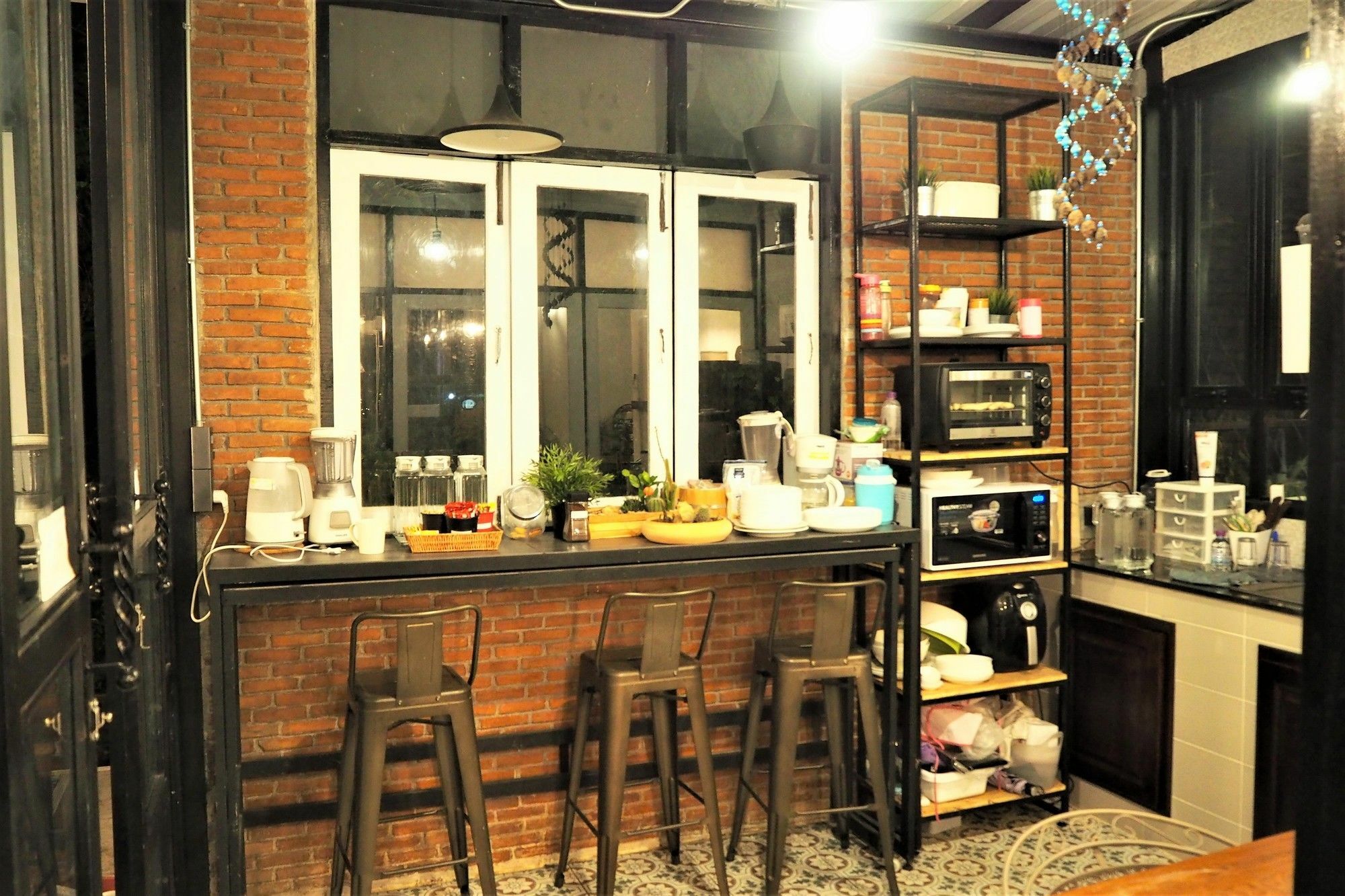 Sherloft Home & Hostel Chiang Mai Exteriör bild