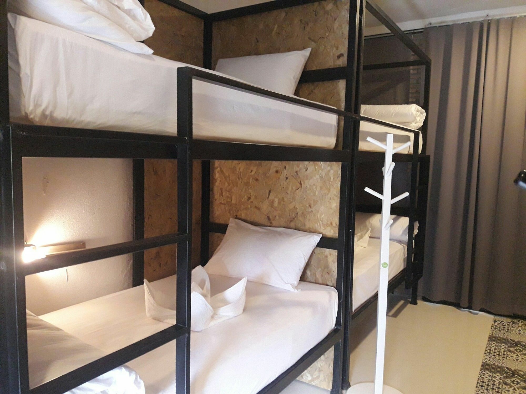 Sherloft Home & Hostel Chiang Mai Exteriör bild