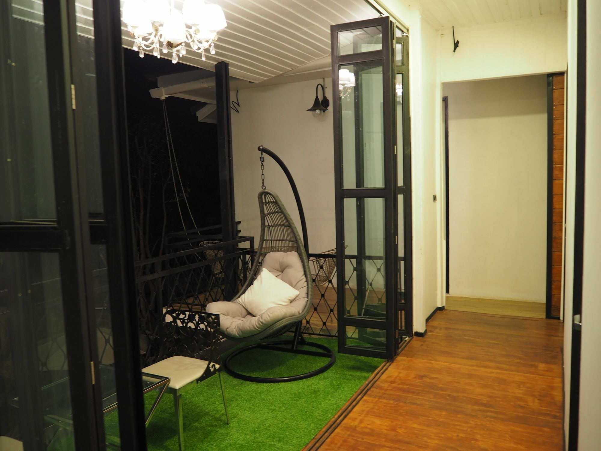 Sherloft Home & Hostel Chiang Mai Exteriör bild