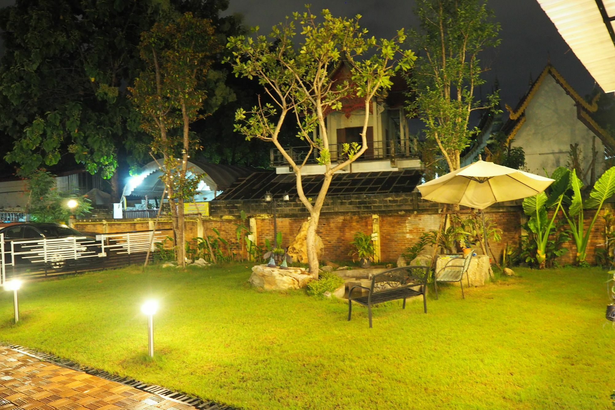Sherloft Home & Hostel Chiang Mai Exteriör bild