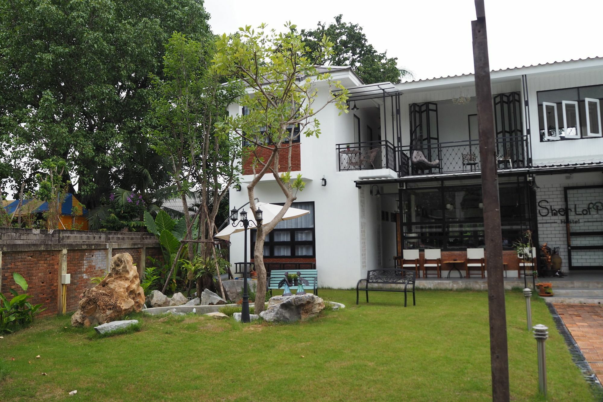 Sherloft Home & Hostel Chiang Mai Exteriör bild